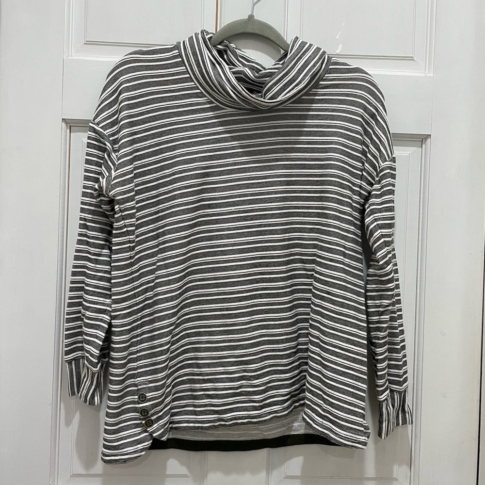 Talbots white & green Turtleneck Sweatshirt